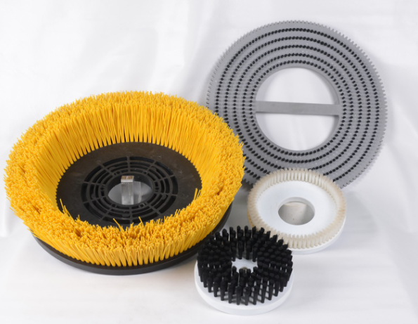 Cleaning disc brush